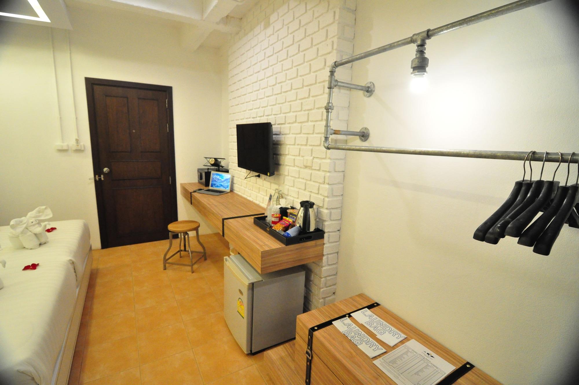 Forty Winks Phuket Hotel Patong Bagian luar foto