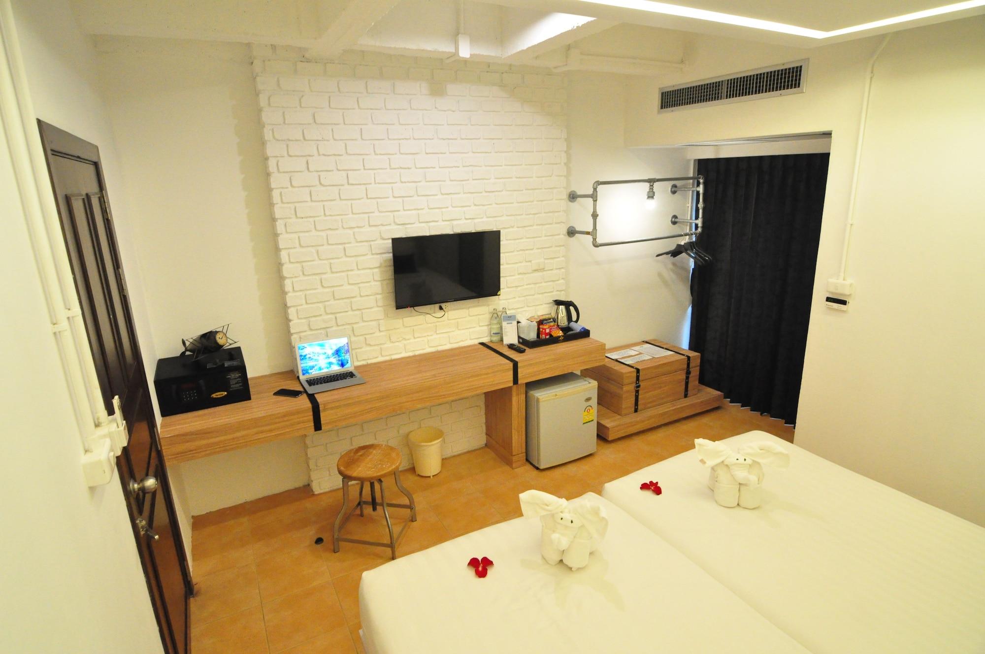 Forty Winks Phuket Hotel Patong Bagian luar foto