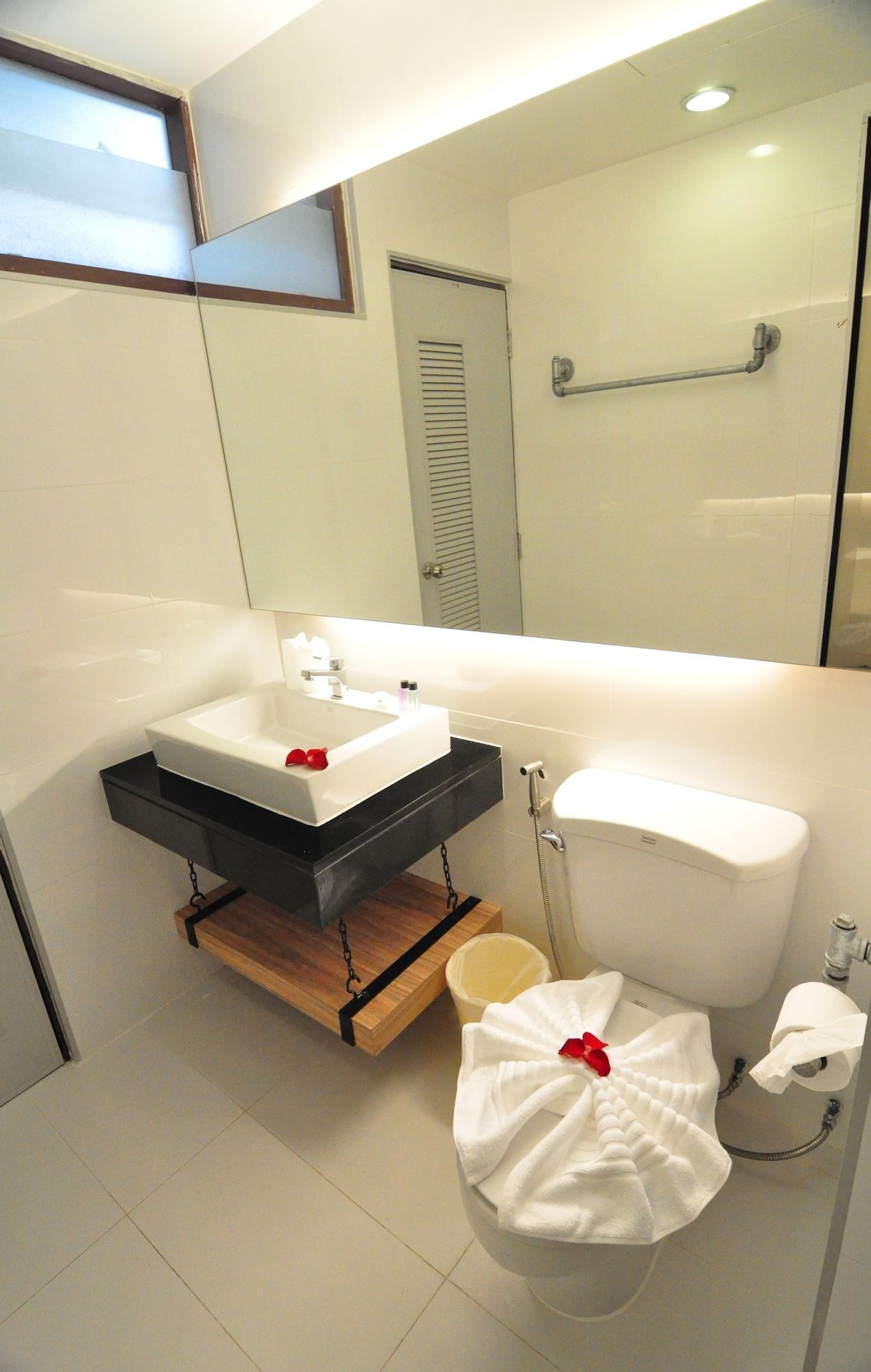 Forty Winks Phuket Hotel Patong Bagian luar foto